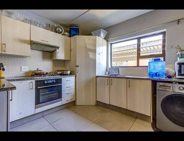 3 BEDROOM TOWNHOUSE FOR SALE IN POMONA